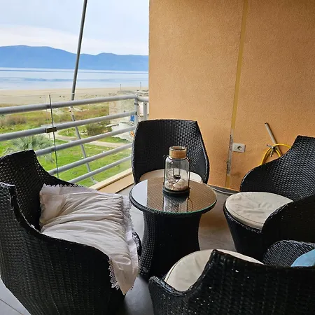 Silvan Sea View شقة